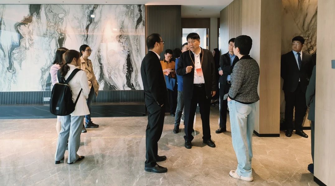 市十四届人大□□代表上城代表□□□团赴J9娱乐集团视察民营企业□□□发展